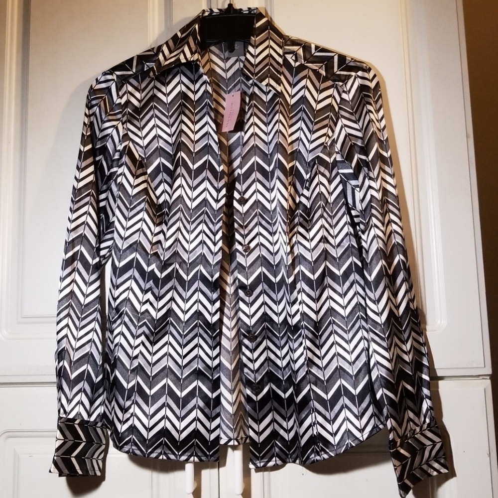 Nwt ANN TALYOR PATTERNED LIGHT WEIGHT BLOUSE